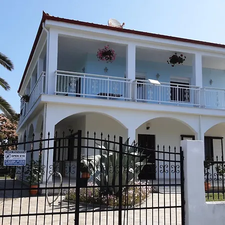 Apartman Haus Andreas Néa Meságkala